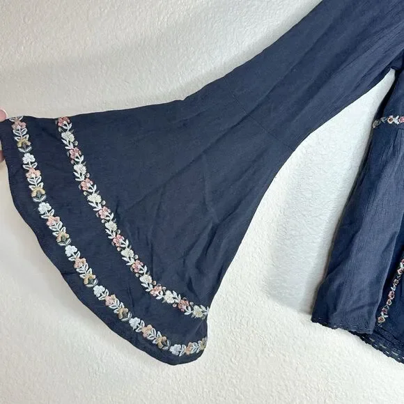 American Eagle XS Navy Embroidered Peasant Top Boho Bell Floral Bell Sleeve - Picture 5 of 6